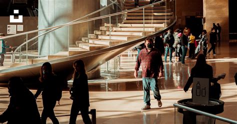 People Walking Up Stairs 的图像结果