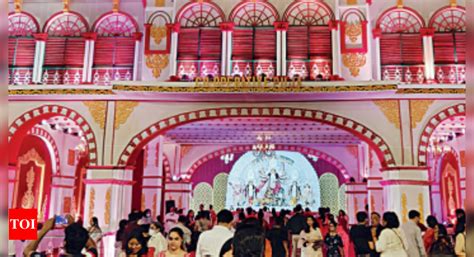 Delhi: Plenty on everyone’s plate while pandal hopping | Delhi News ...