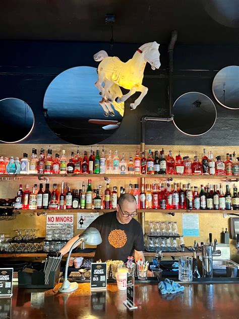 Lucky Horseshoe Lounge Reopens in Southeast Portland | BREWPUBLC