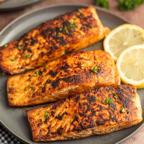 Blackened Salmon - grillonadime.com