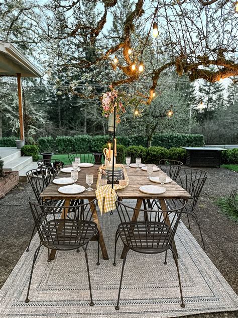 Table Setting Country Style 的图像结果