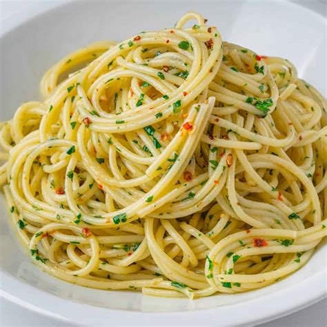 Spaghetti Aglio e Olio: The Art of Simplicity – New and Tips
