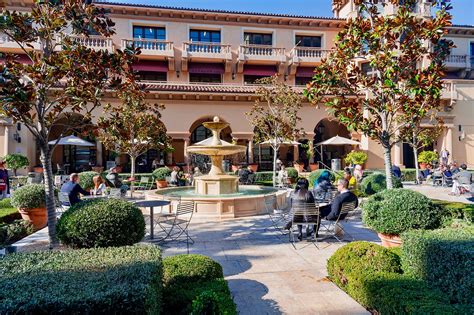 Rodeo Drive in Beverly Hills - A Luxurious Shopping Hub in Los Angeles ...