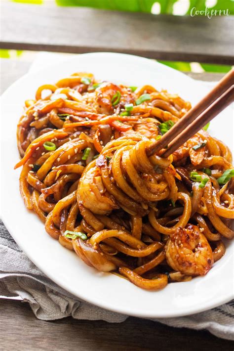 Easy 15-Minute Yaki Udon (Stir Fried Udon Noodles) | Cookerru