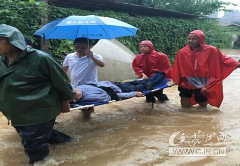 暴风骤雨来袭 洪山区张家湾街干群携手抗击_武汉24小时_新闻中心_长江网_cjn.cn