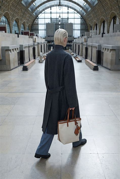 How to Store Cashmere: Seasonal Care Guide - SELVANE