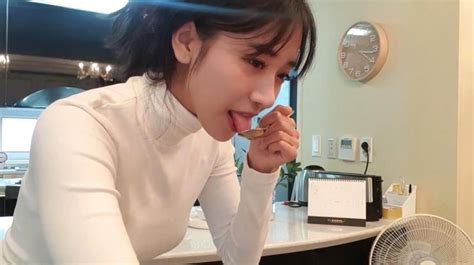 Twitch Streamer Received A Rs 49,000 Tablet From Fans