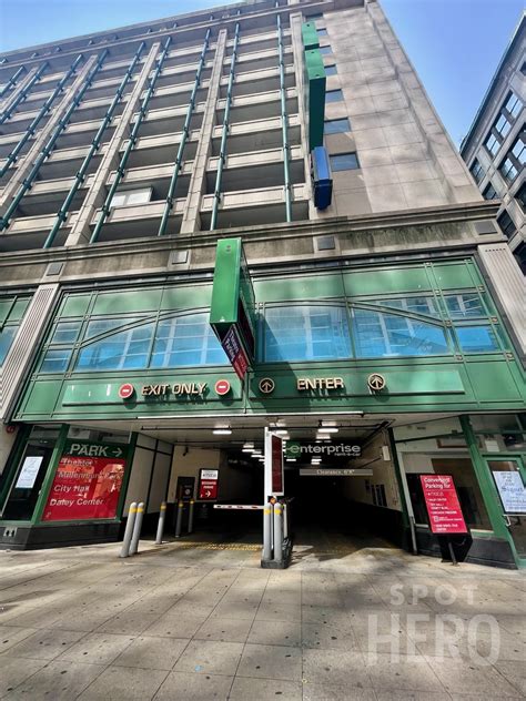 Chicago Theatre Parking | SpotHero