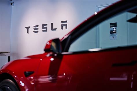 Tesla probes: Current and former executives subpoenaed - Automotive News