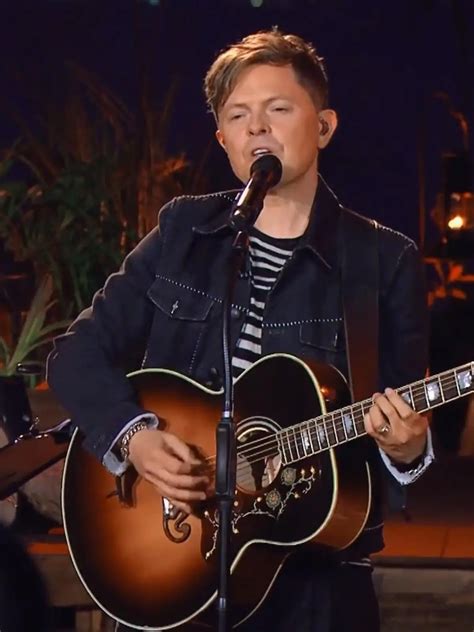 Endlich Zeit zu tanzen: Mit Michael Patrick Kelly „Kopfüber“ auf die ...