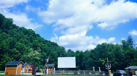 Find a drive-in theater near NYC for outdoor movie screenings