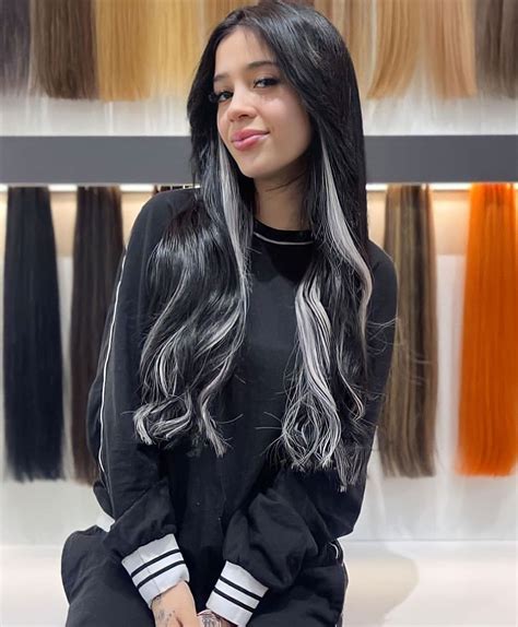 Katteyes | Mechas grises, Cabello negro con gris, Mechas rubias