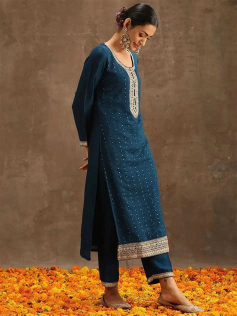 Buy Designer Pakistani Suits for Women Online | Libas