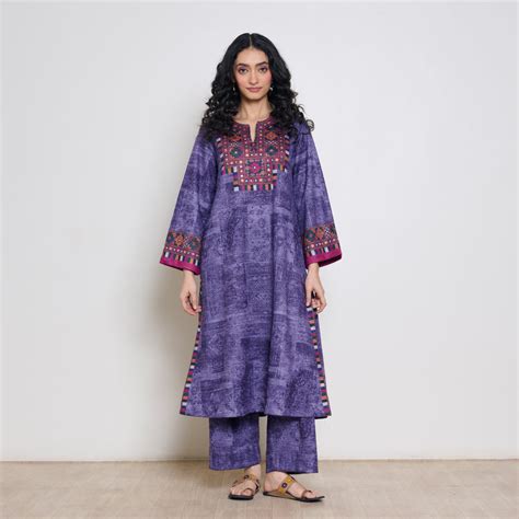 Buy Banjara Woollen Hand Embroidered Kurta Set - Violet | Rustorange