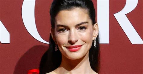 El look “vintage” de Anne Hathaway que se robó todas las miradas ...