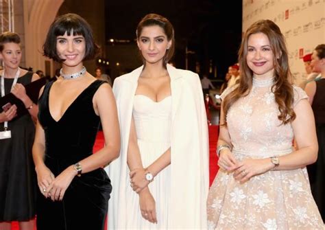DIFF 2017: Sonam Kapoor poses with Tuba Buyukustun and Irrfan Khan ...