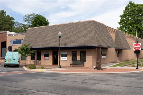 101 N. Broadway | Main Street Siloam Springs