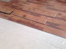 montaggio pavimento laminato montaggio di un pavimento flottante in laminato montaggio pavimento laminato montaggio di un pavimento flottante in laminato