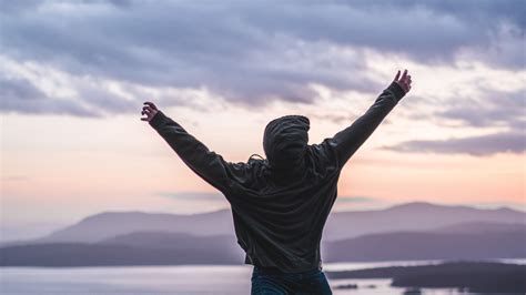 Download wallpaper 3840x2160 man, jump, freedom, lake, mountains ...