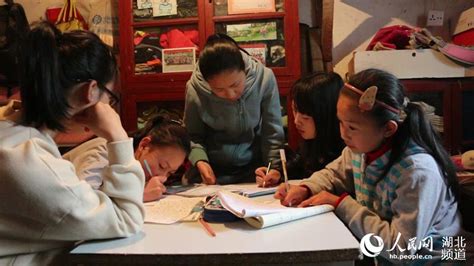 人民网：武汉一高校大学生志愿者为外来务工家庭子女义务家教6年