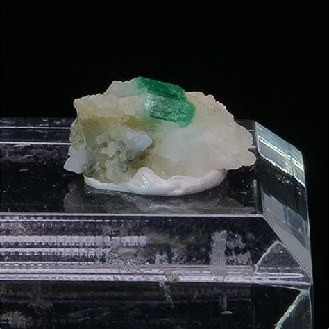 EMERAUDE sur CALCITE - Daftar, Xinjiang Uygur Zizhiqu, Chine