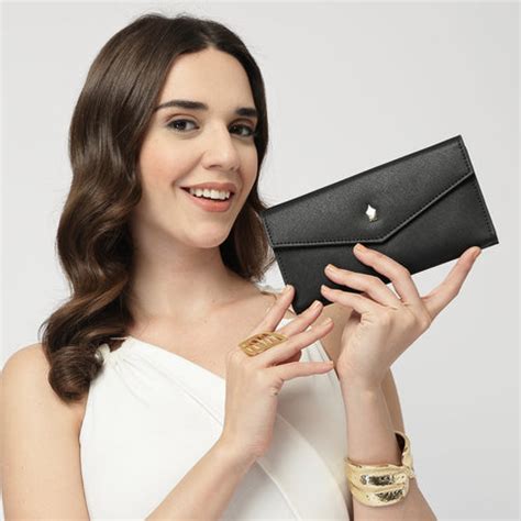 Crafting Sustainable Luxury for the Modern Professional – FountainEarth