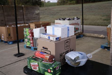 2024 Thanksgiving Giveaway Recap – Minnie's Food Pantry