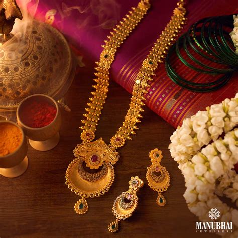 Buy Long chain heavy pendant Gold Necklace set with earrings Online ...