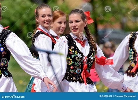 Polish Traditional Folk Dance Editorial Photography - Image of dress ...
