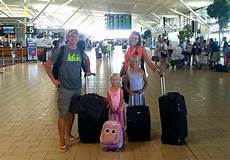 bid on travel 11 of the best suitcases for travel how to choose a bid on travel 11 of the best suitcases for travel how to choose a