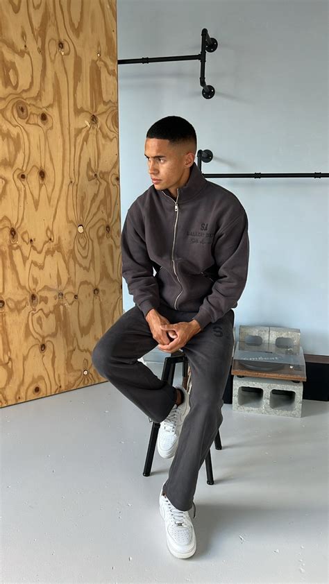 Signature Zip-up Jacket Grey