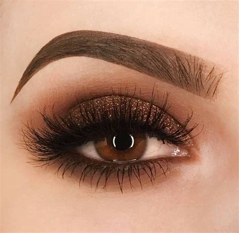 smokey eye makeup with brown eyeshadow