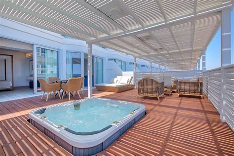 Lordos Beach Hotel & Spa Evening Entertainment: Pictures & Reviews ...