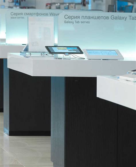 Computer Shop Table Design 的图像结果