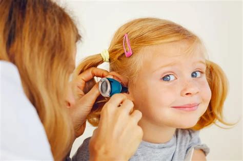宝宝耳朵疼？警惕儿童中耳炎|化脓性中耳炎|上呼吸道|外耳道|咽鼓管|分泌物|儿童|-健康界