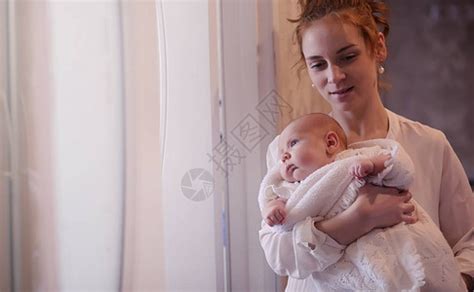 妈妈抱宝宝图片_妈妈抱宝宝素材_妈妈抱宝宝高清图片_摄图网图片下载