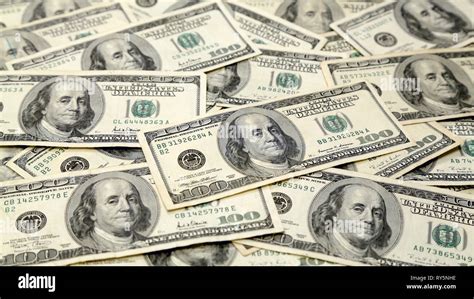 Large Pile of Money 的图像结果