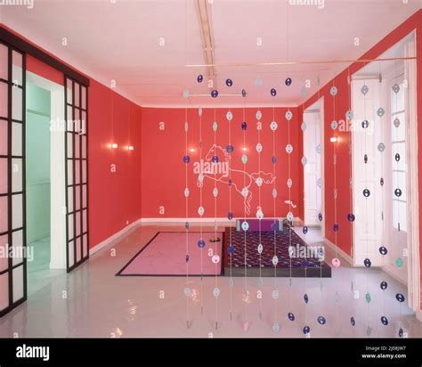 PROSTIBULO - INSTALACION DE LA EXPOSICION "SADE" REALIZADA EN 1999 ...