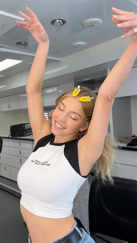 Sydney Sweeney pokes fun at Glen Powell dating rumors with T-shirt