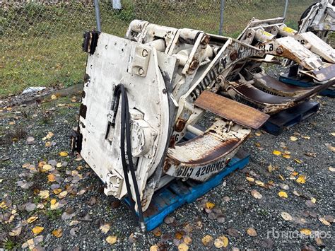 Cascade 77F-RC-01C 40 in 4200 kg Grapple | Ritchie Bros. Auctioneers