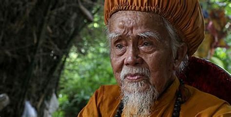 Why A 92 YO Vietnamese Man With 5 Metre Long Hair Has Not Cut His Hair ...