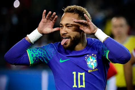 Neymar Jr Playing Soccer 2022