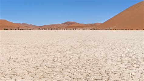 Download wallpaper 2560x1440 desert, hills, cranny, dry widescreen 16:9 ...