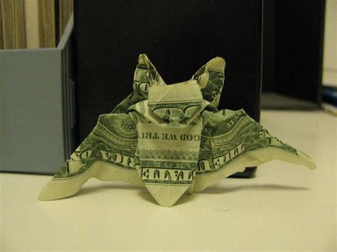 Dollar Bill Origami Bat Tutorial 的图像结果