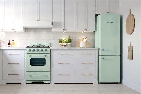 12 Full-Size Retro Refrigerator Options You’ll Love - Pursuit Decor