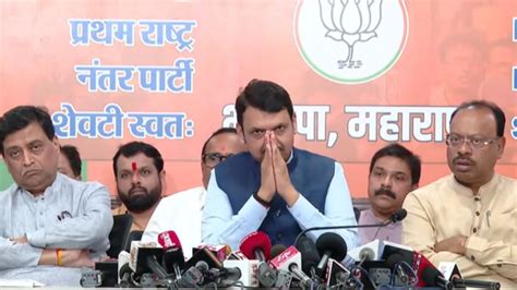 Massive Quake In Maharashtra Politics: BJP's Devendra Fadnavis Offers ...