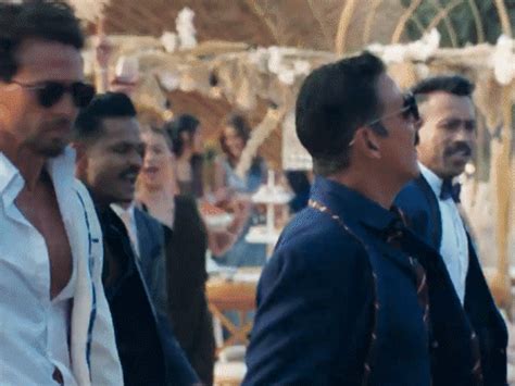 The second song of 'Bade Mian Chhote Mian' is released | 'બડે મિયાં ...