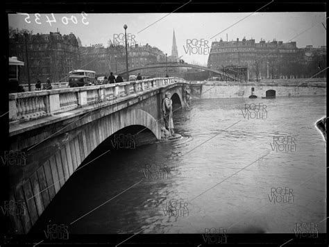 Crue de la Seine. Le zouave du pont de l'Alma. Paris, 23