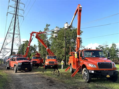 OGE workers return home after helping restore electricity to angry ...