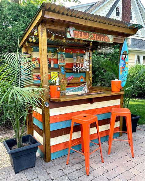 Outdoor Tiki Bar for Backyard Oasis